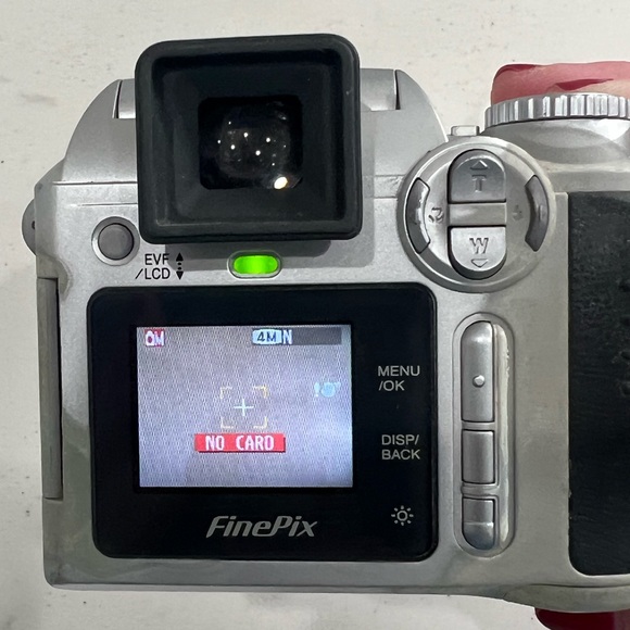 Fujifilm FinePix S3100 4MP Digital Camera with 6x Optical Zoom Silver Camera Y2K - Picture 6 of 8